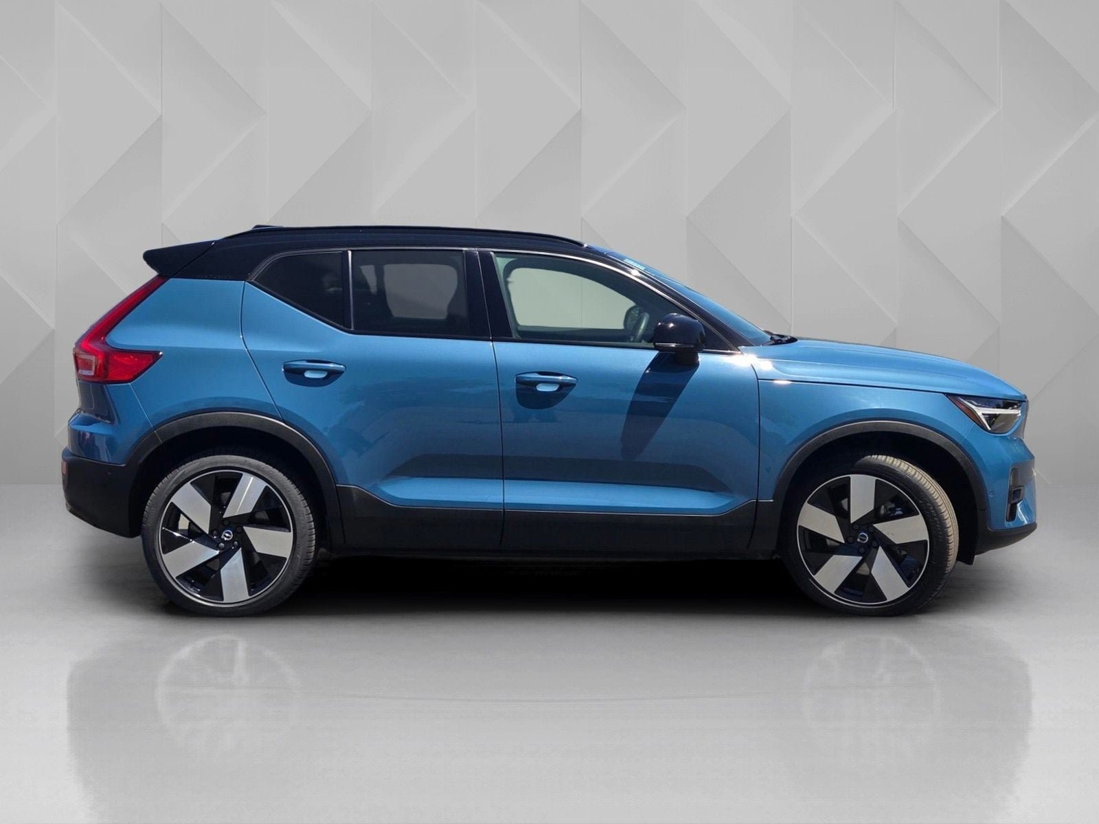 Certified 2023 Volvo XC40 Recharge Ultimate AWD/4WD image 11