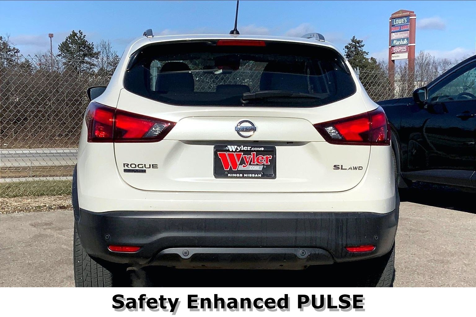 Used 2019 Nissan Rogue Sport SL image 3