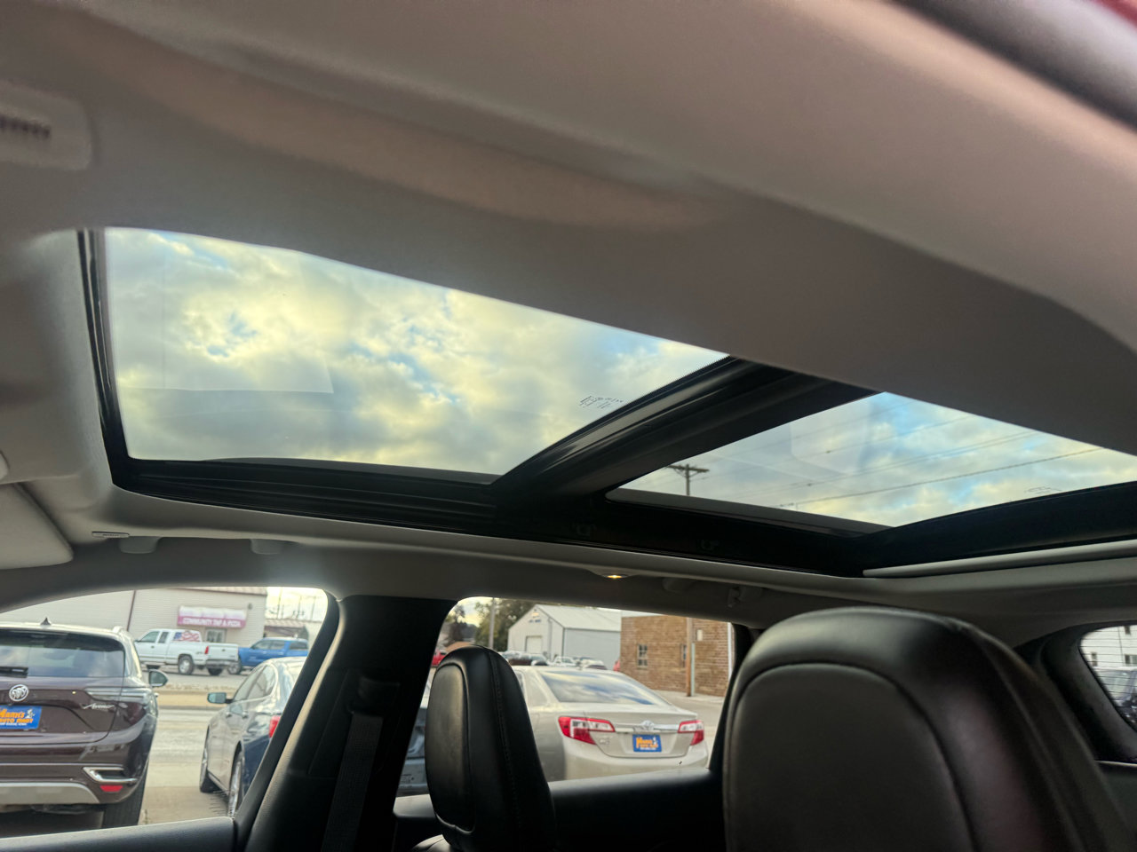 Used 2019 Jeep Cherokee Trailhawk image 12
