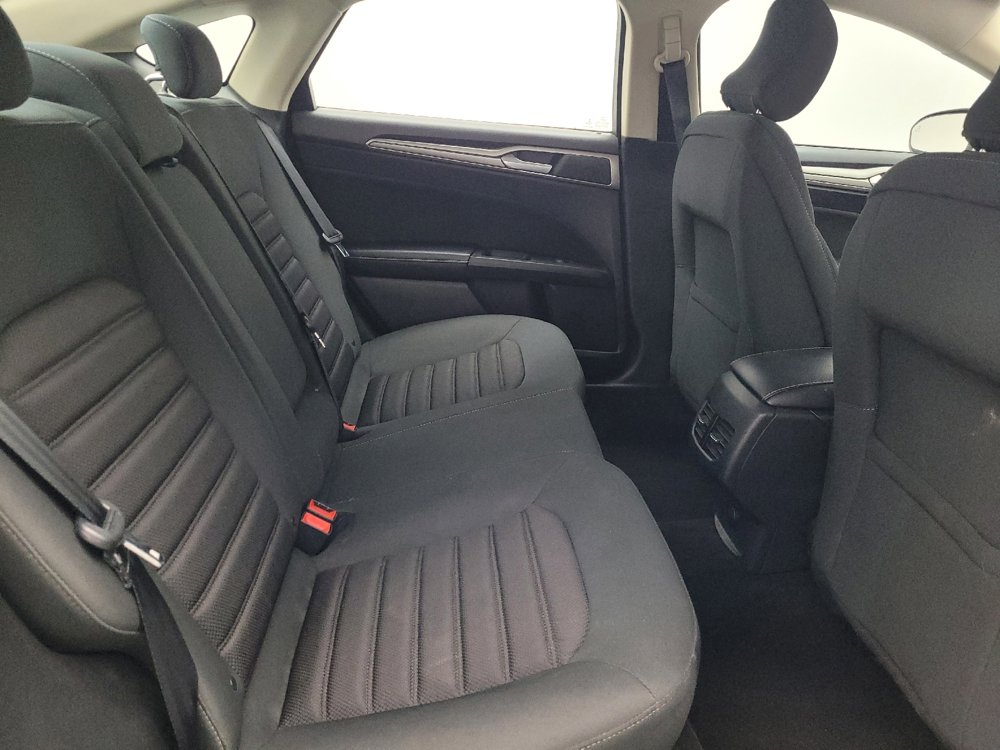 Used 2019 Ford Fusion SE FWD image 19