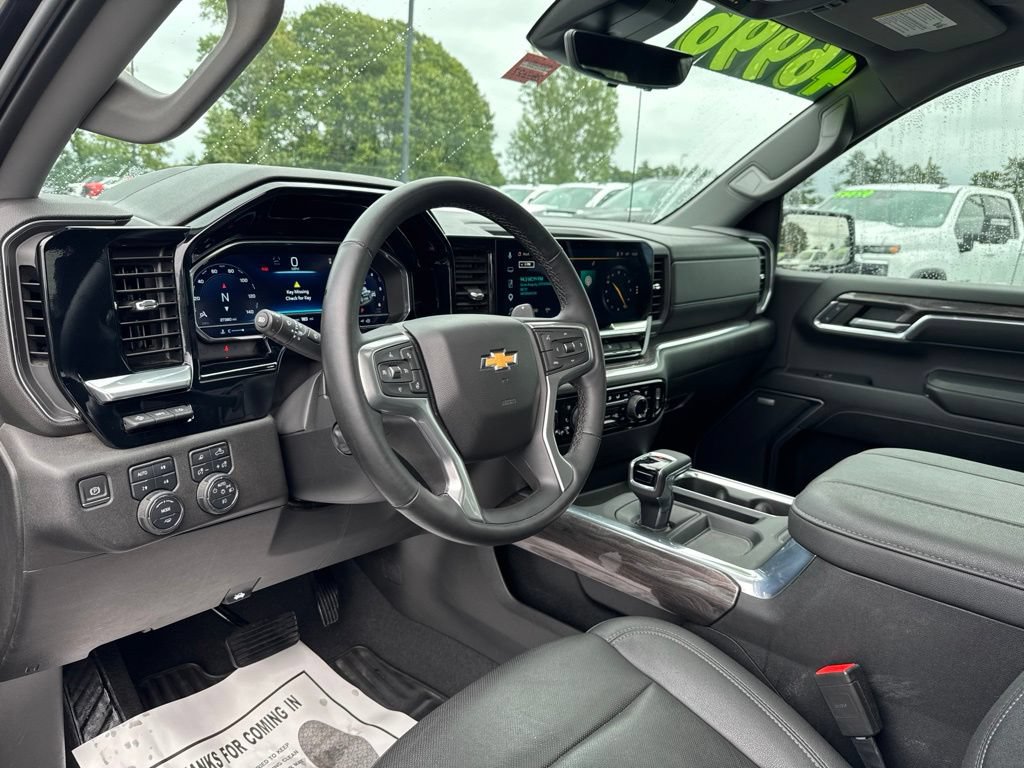 Used 2023 Chevrolet Silverado 1500 LTZ w/ Technology Package AWD/4WD image 17