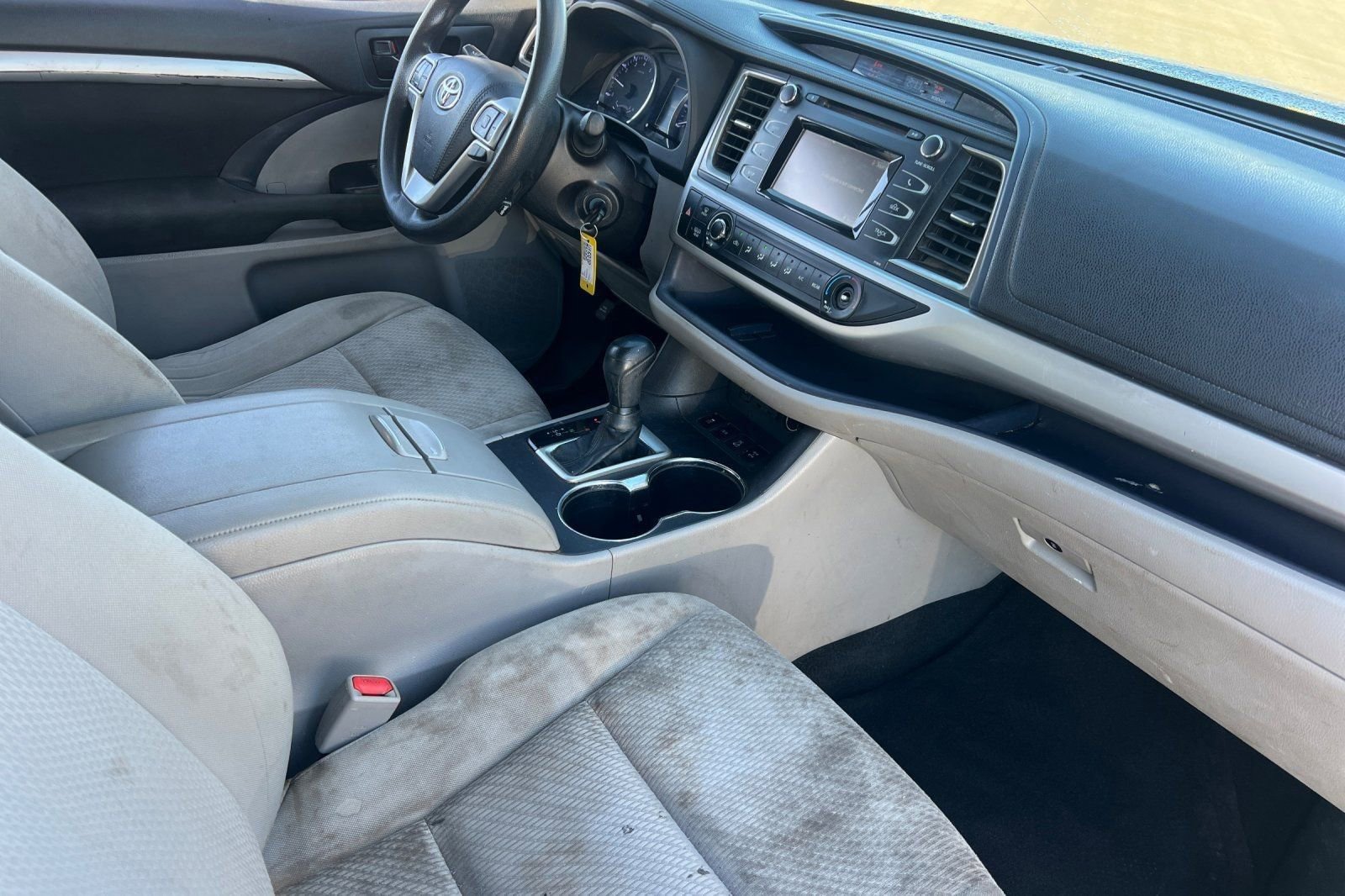 Used 2019 Toyota Highlander LE AWD/4WD image 15