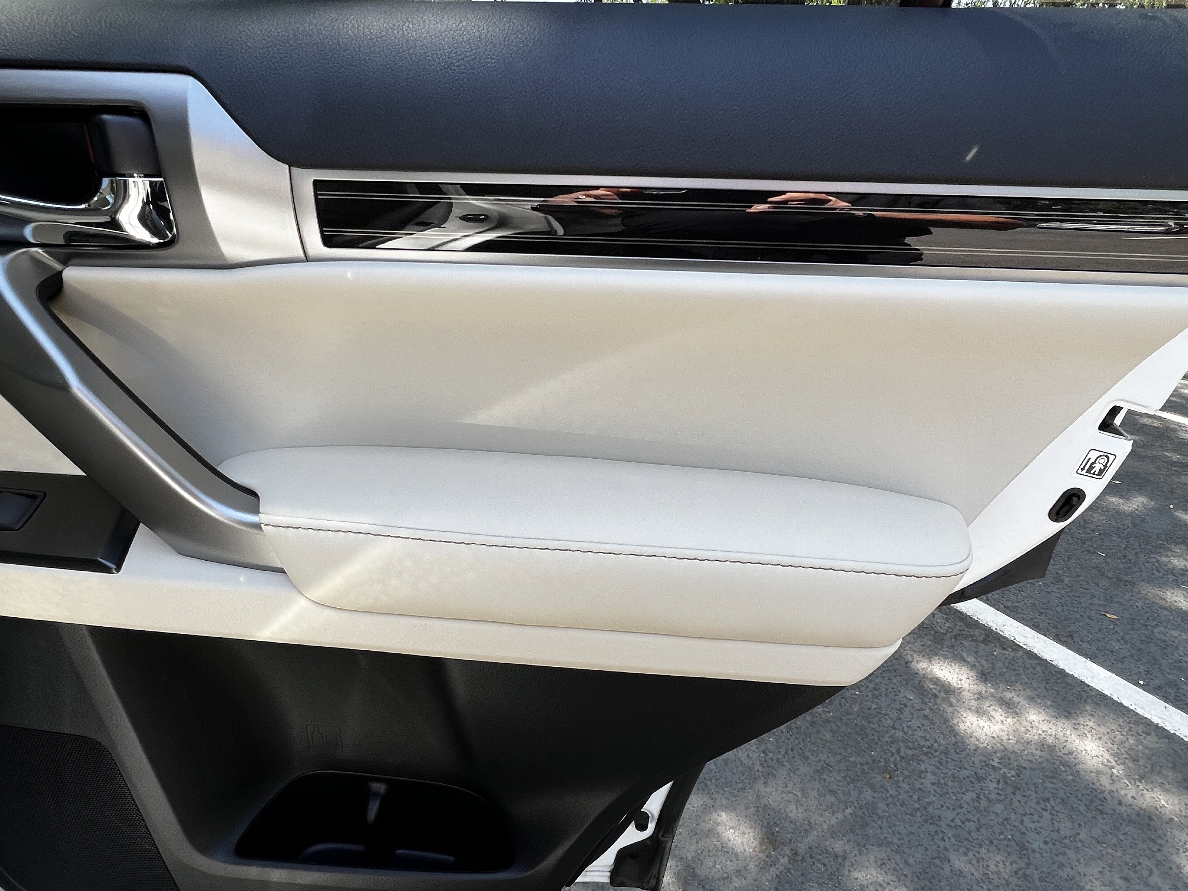 Used 2023 Lexus GX 460 Premium w/ Accessory Package image 41