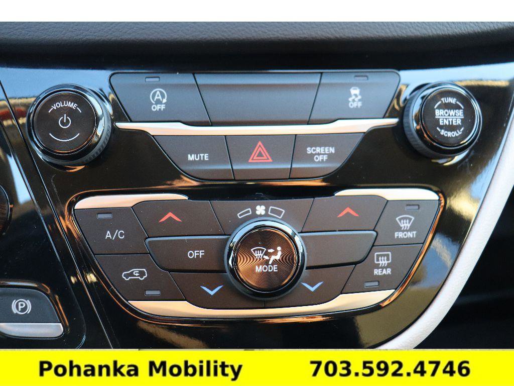 Used 2024 Chrysler Voyager LX image 20