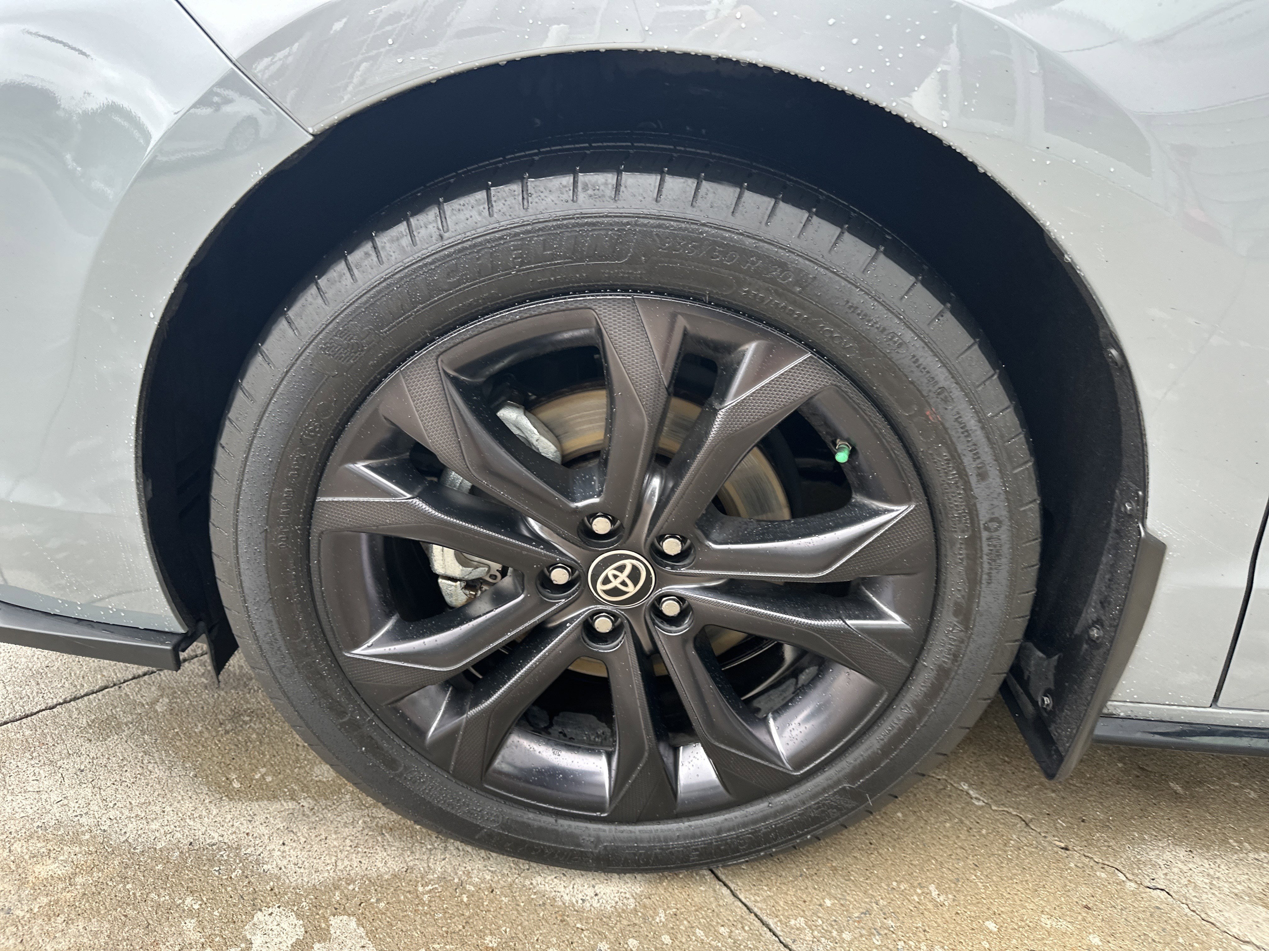 Used 2024 Toyota Sienna XSE w/ XSE Plus Package FWD image 18
