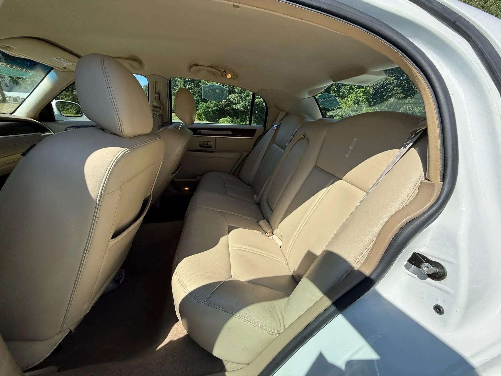 Used 2009 Lincoln Town Car Signature Limited image 14