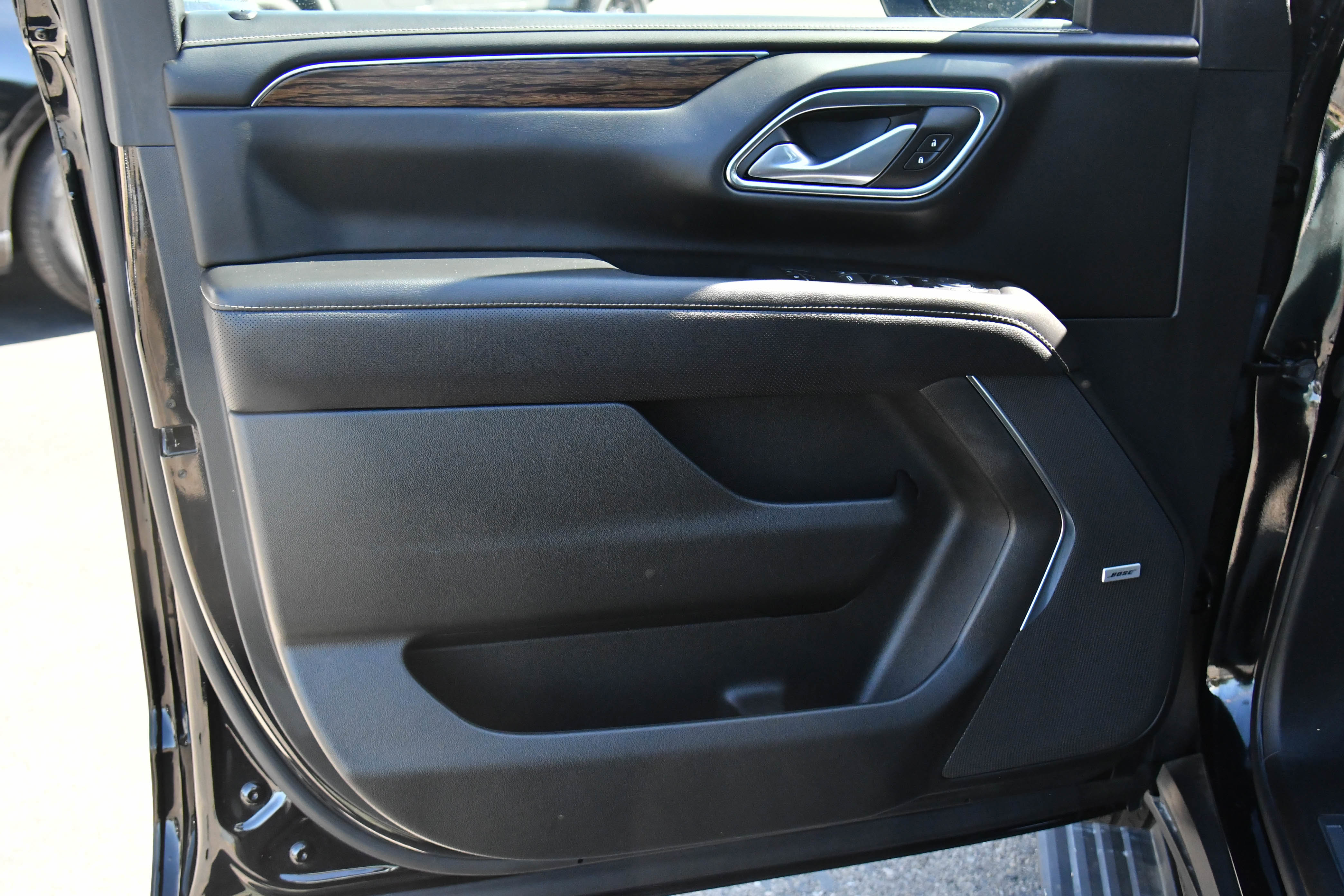 Used 2023 Chevrolet Tahoe Premier w/ Advanced Technology Package image 16