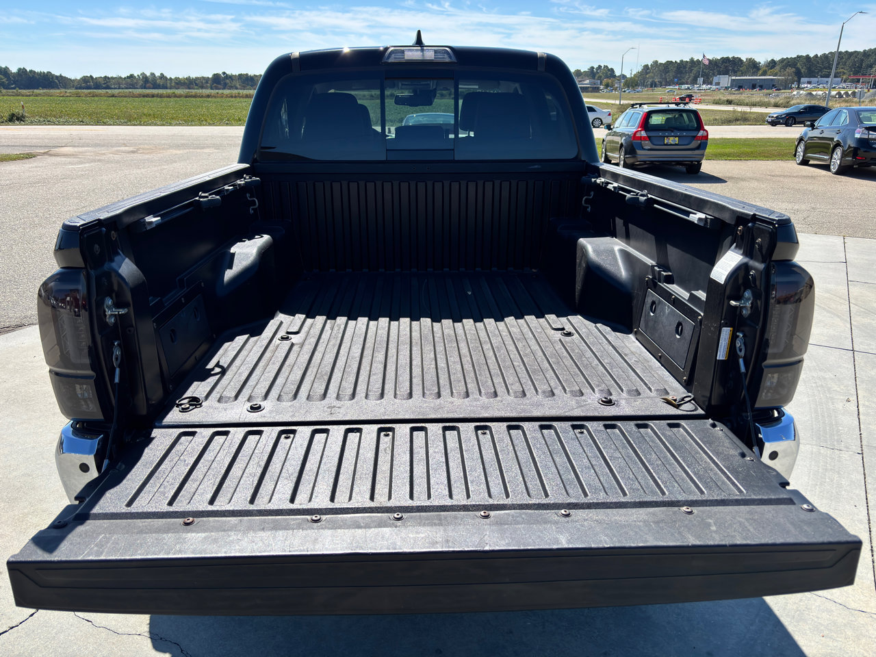 Used 2018 Toyota Tacoma SR5 image 6