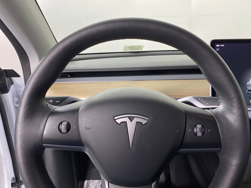 Used 2022 Tesla Model Y Long Range image 12
