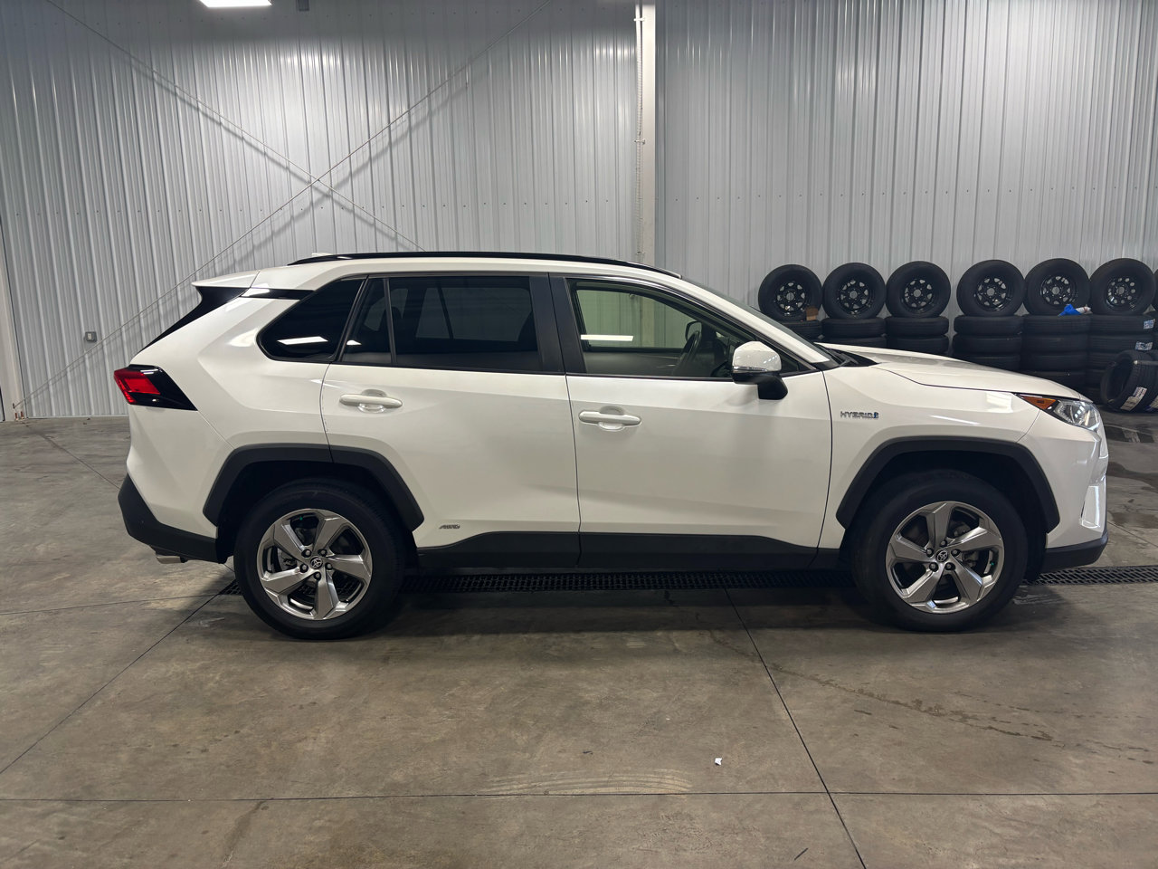 Used 2021 Toyota RAV4 XLE Premium image 2