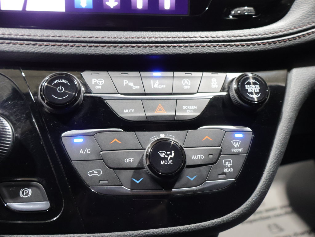Used 2020 Chrysler Pacifica Limited FWD image 28