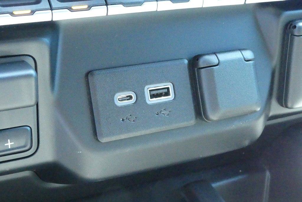 Used 2022 Chevrolet Silverado 1500 High Country w/ Technology Package AWD/4WD image 27