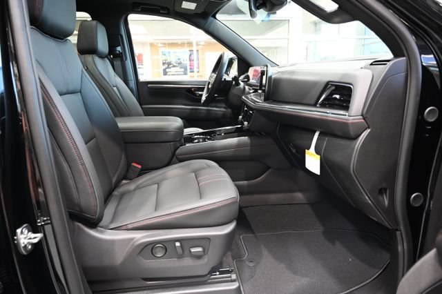 New 2026 Chevrolet Suburban RST w/ RST Capability Package AWD/4WD image 9