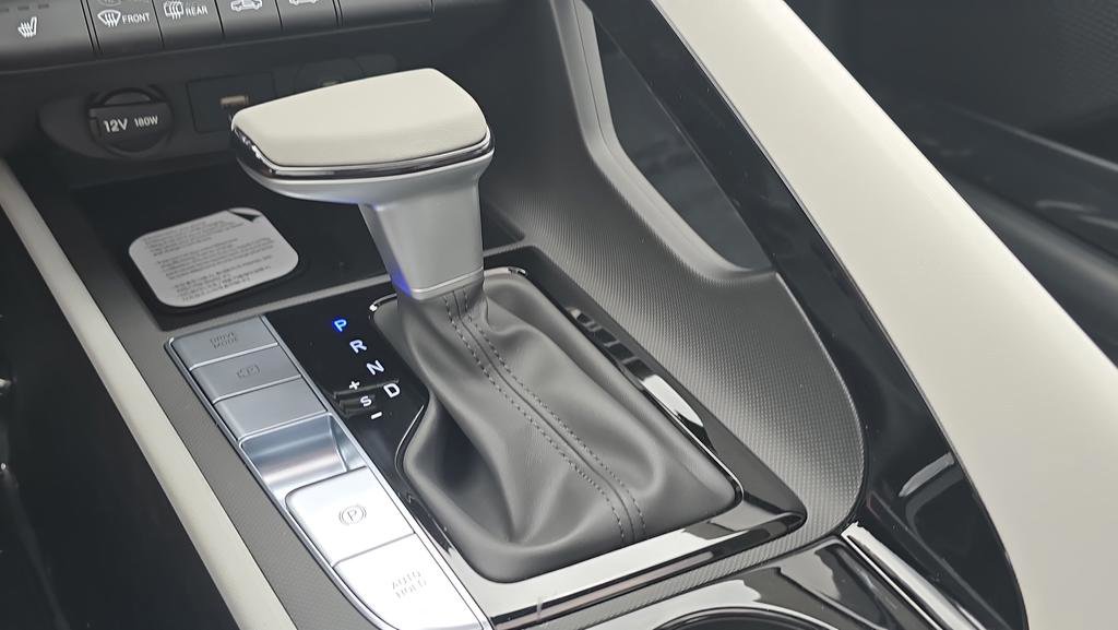 New 2026 Hyundai Elantra Limited FWD image 22