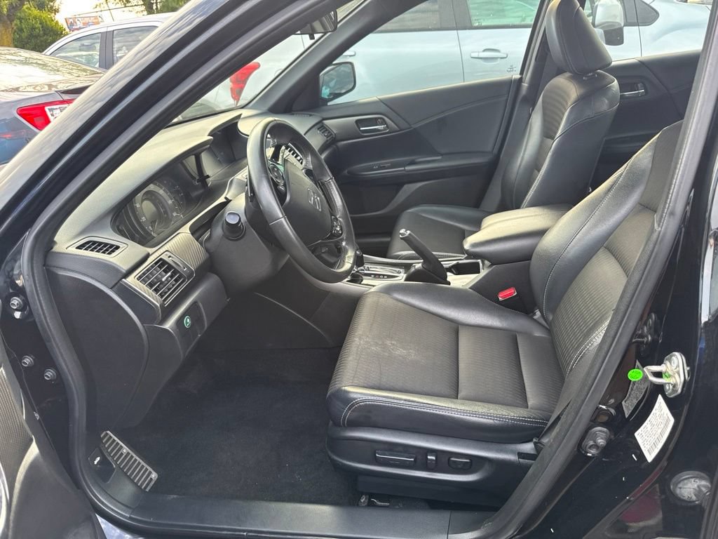 Used 2017 Honda Accord Sport image 5