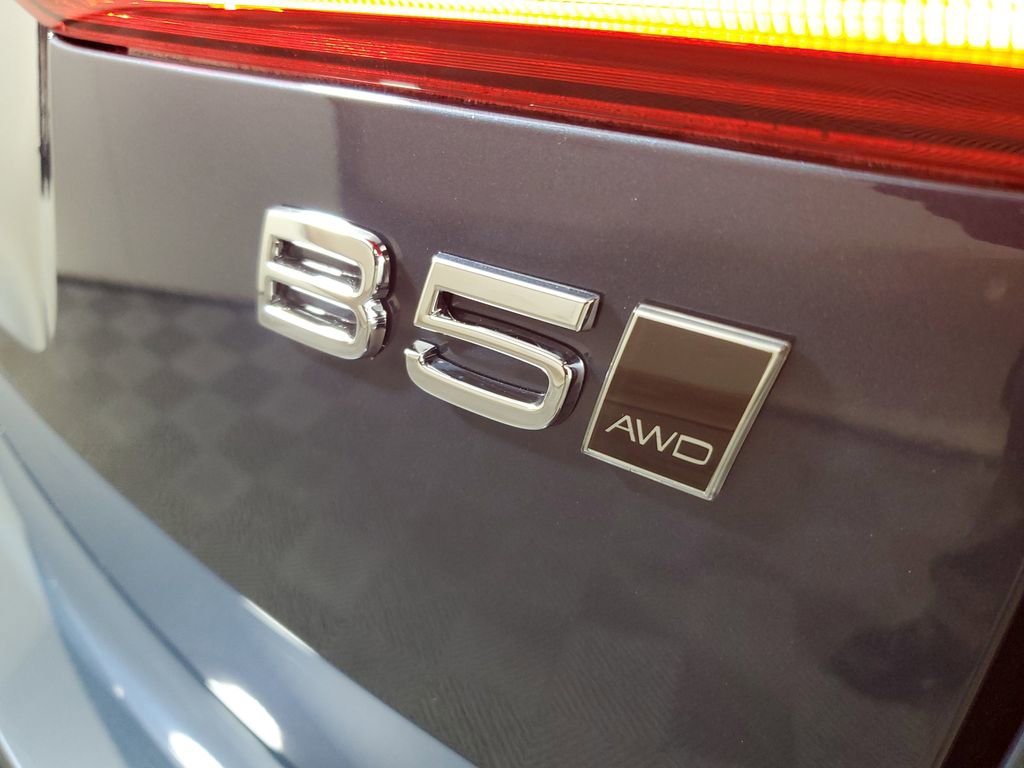 New 2026 Volvo XC60 B5 Plus w/ Climate Package image 8