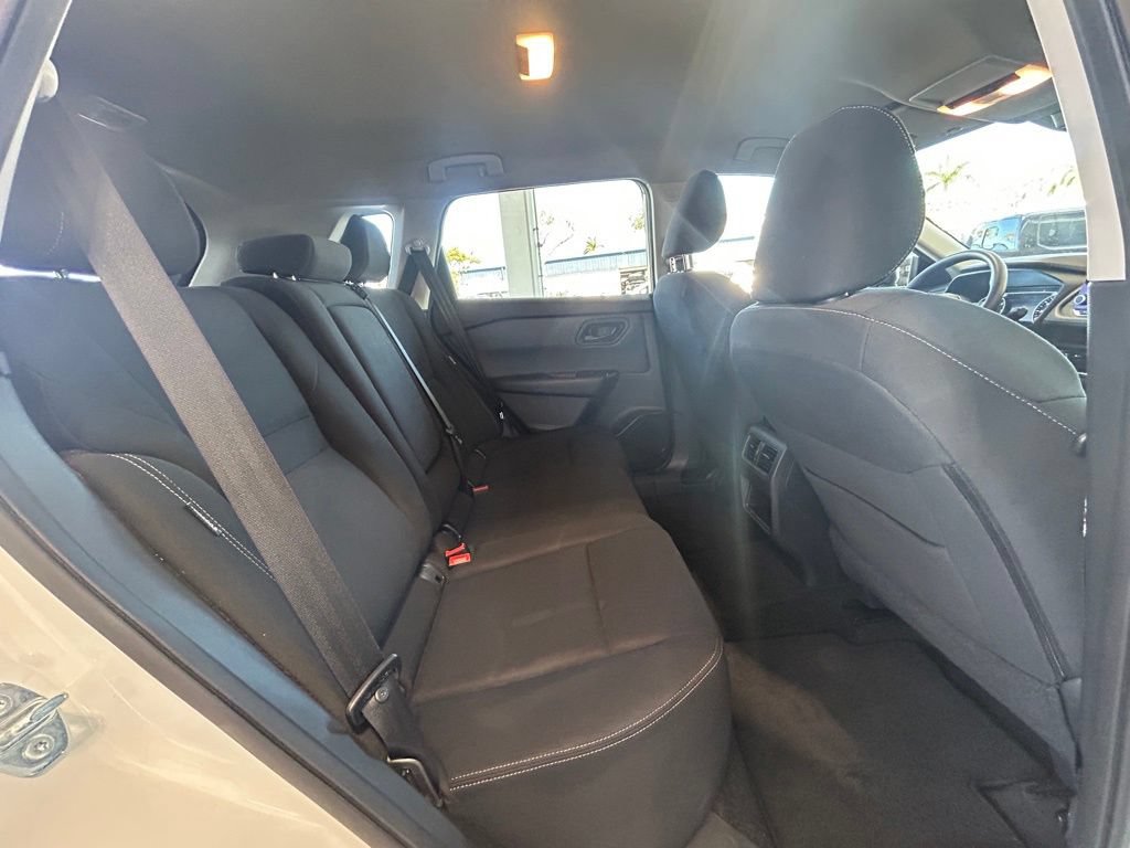 Used 2024 Nissan Rogue S AWD/4WD image 31