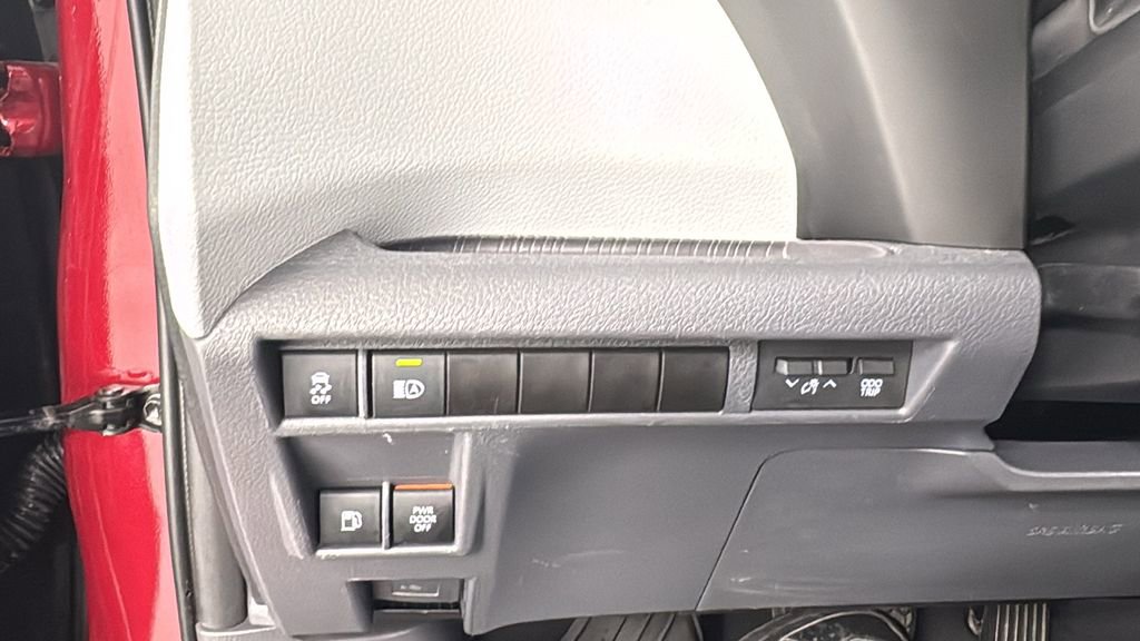 Used 2023 Toyota Sienna XSE image 37