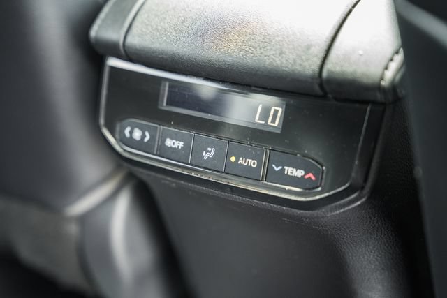 Used 2020 Toyota Highlander XLE AWD/4WD image 31