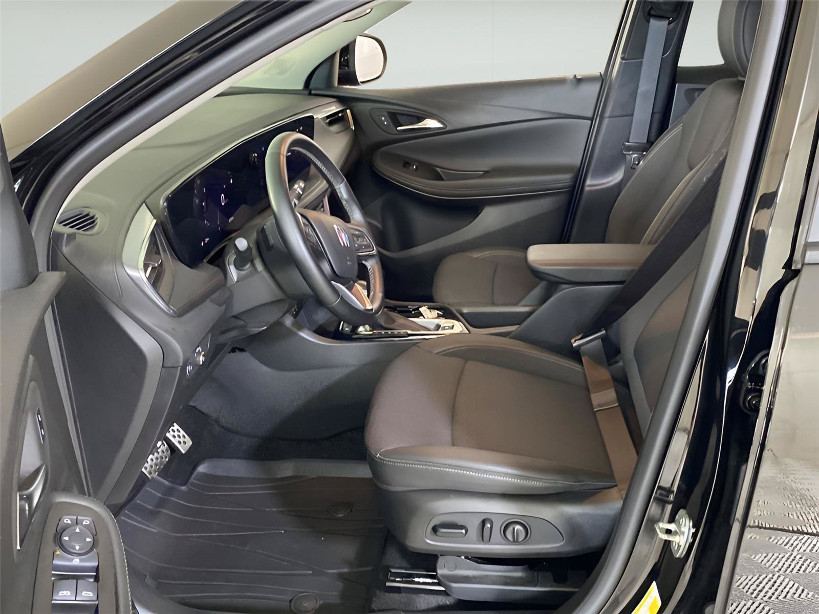 Certified 2024 Buick Encore GX Preferred w/ Comfort Package FWD image 9