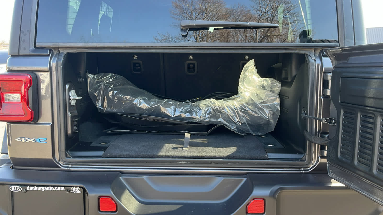 Used 2023 Jeep Wrangler Sahara w/ Cold Weather Group image 30