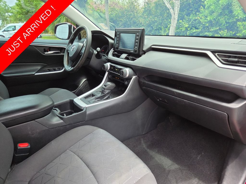 Used 2022 Toyota RAV4 XLE FWD image 13