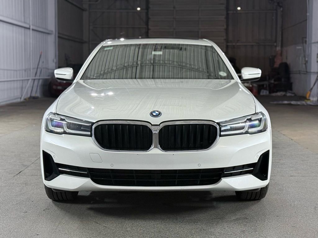 Used 2023 BMW 530e xDrive w/ Premium Package image 2