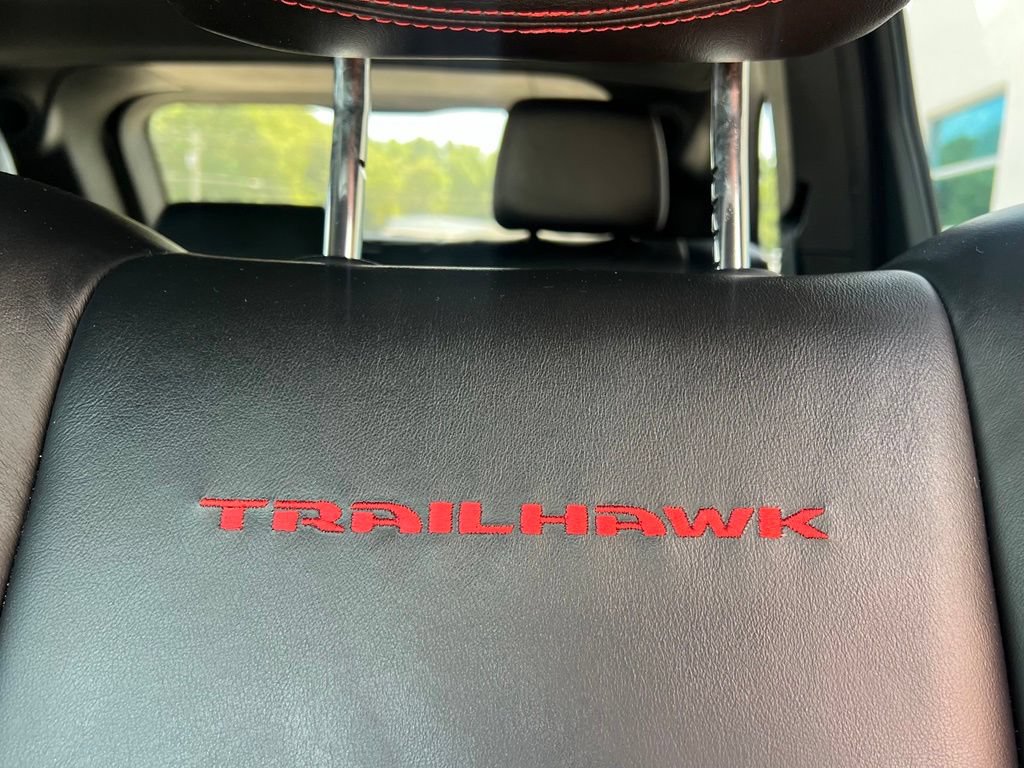 Used 2018 Jeep Grand Cherokee Trailhawk AWD/4WD image 12