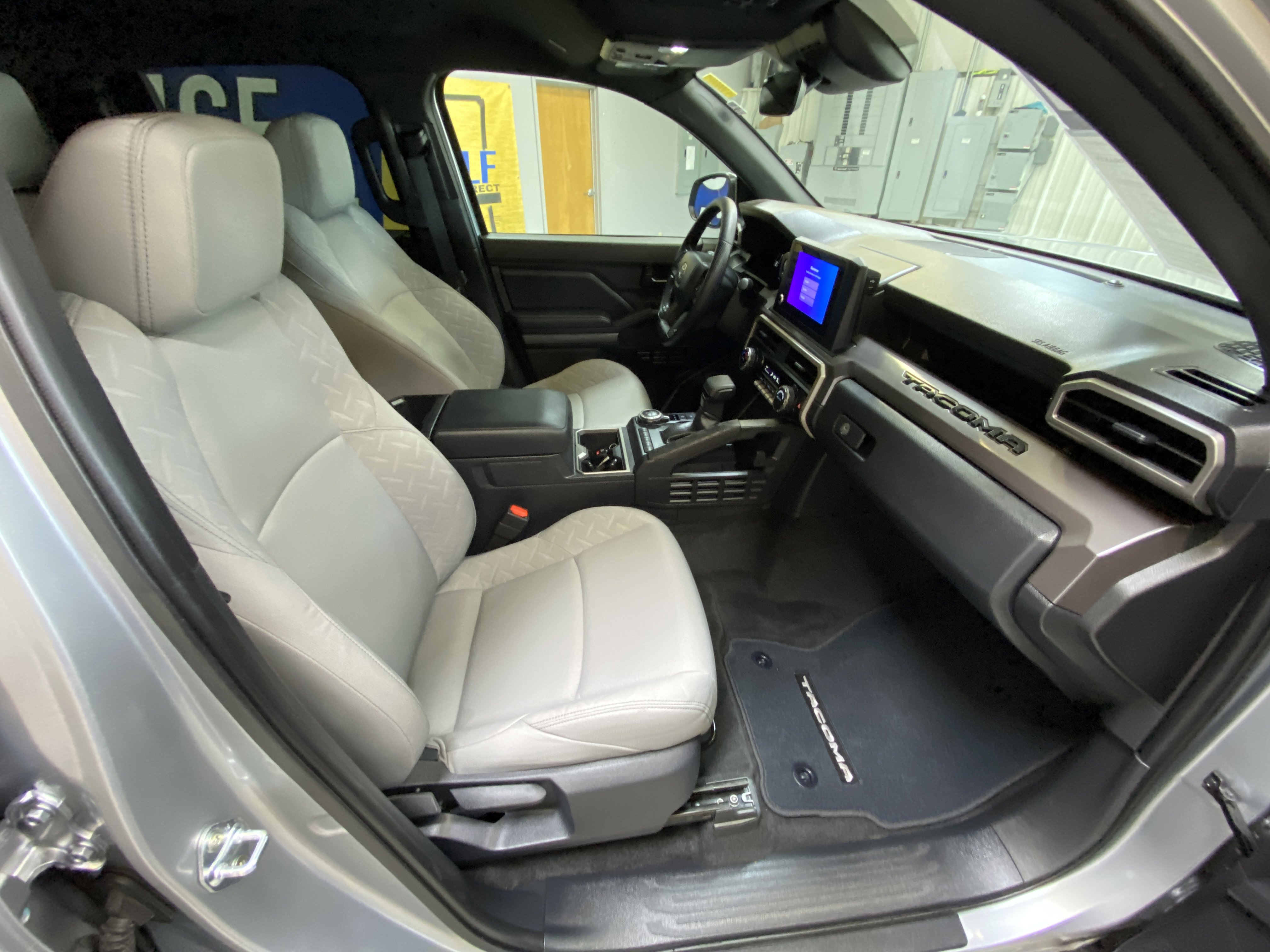Used 2025 Toyota Tacoma SR5 image 27