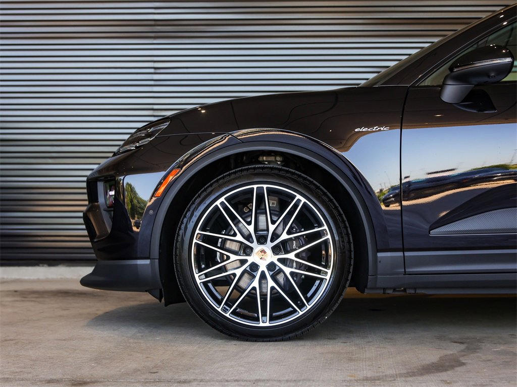 New 2025 Porsche Macan 4 Electric image 12