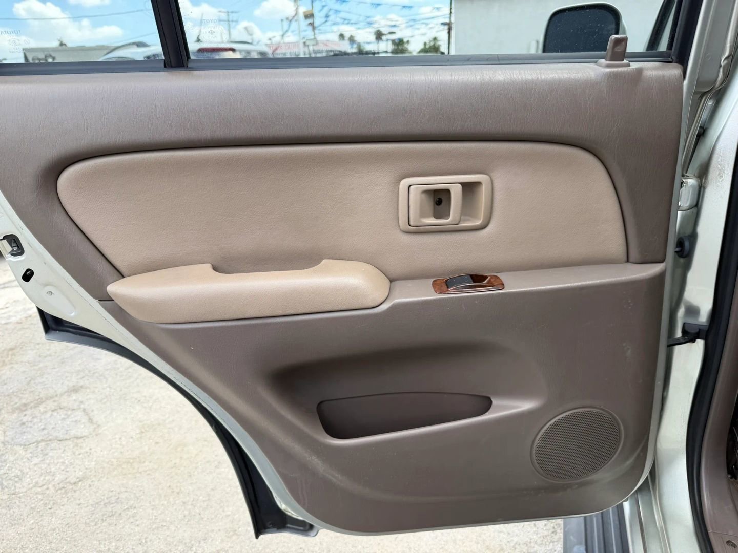 Used 2000 Toyota 4Runner Limited image 11