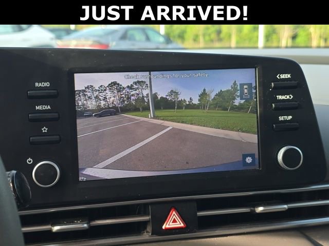 Certified 2022 Hyundai Elantra SE image 16