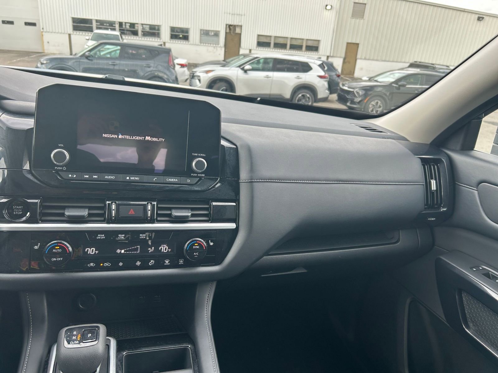 Used 2025 Nissan Pathfinder SV image 30