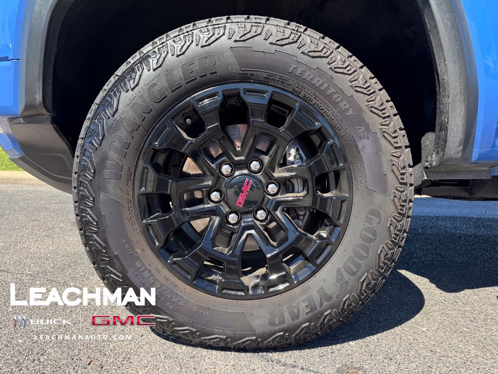 Certified 2026 GMC Canyon Elevation w/ LPO, Black Badging Package AWD/4WD image 8