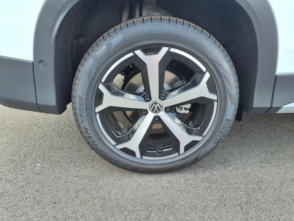 New 2025 Volkswagen Tiguan SE image 25