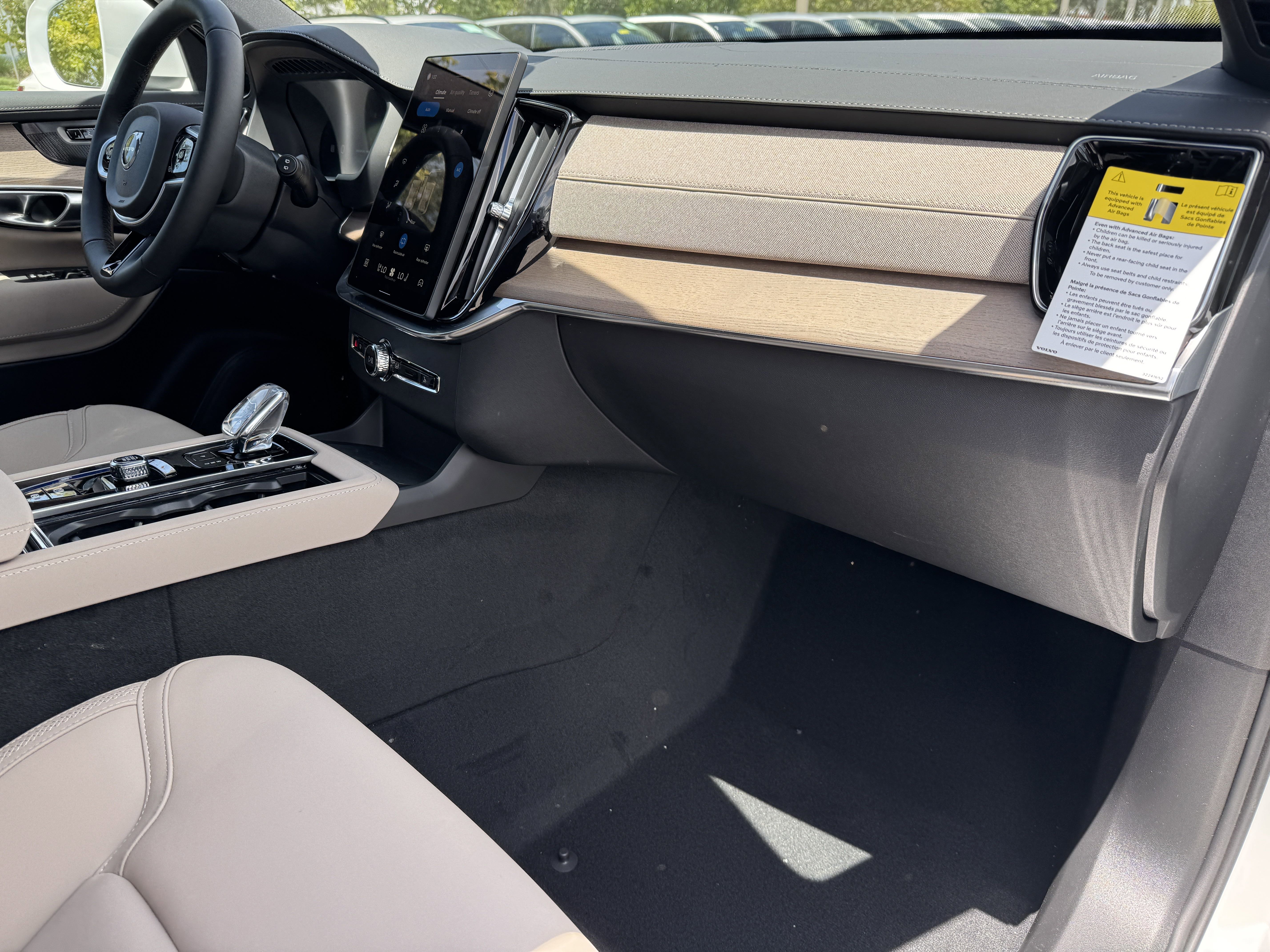 New 2026 Volvo XC90 B6 Plus w/ Protection Package Premier image 12