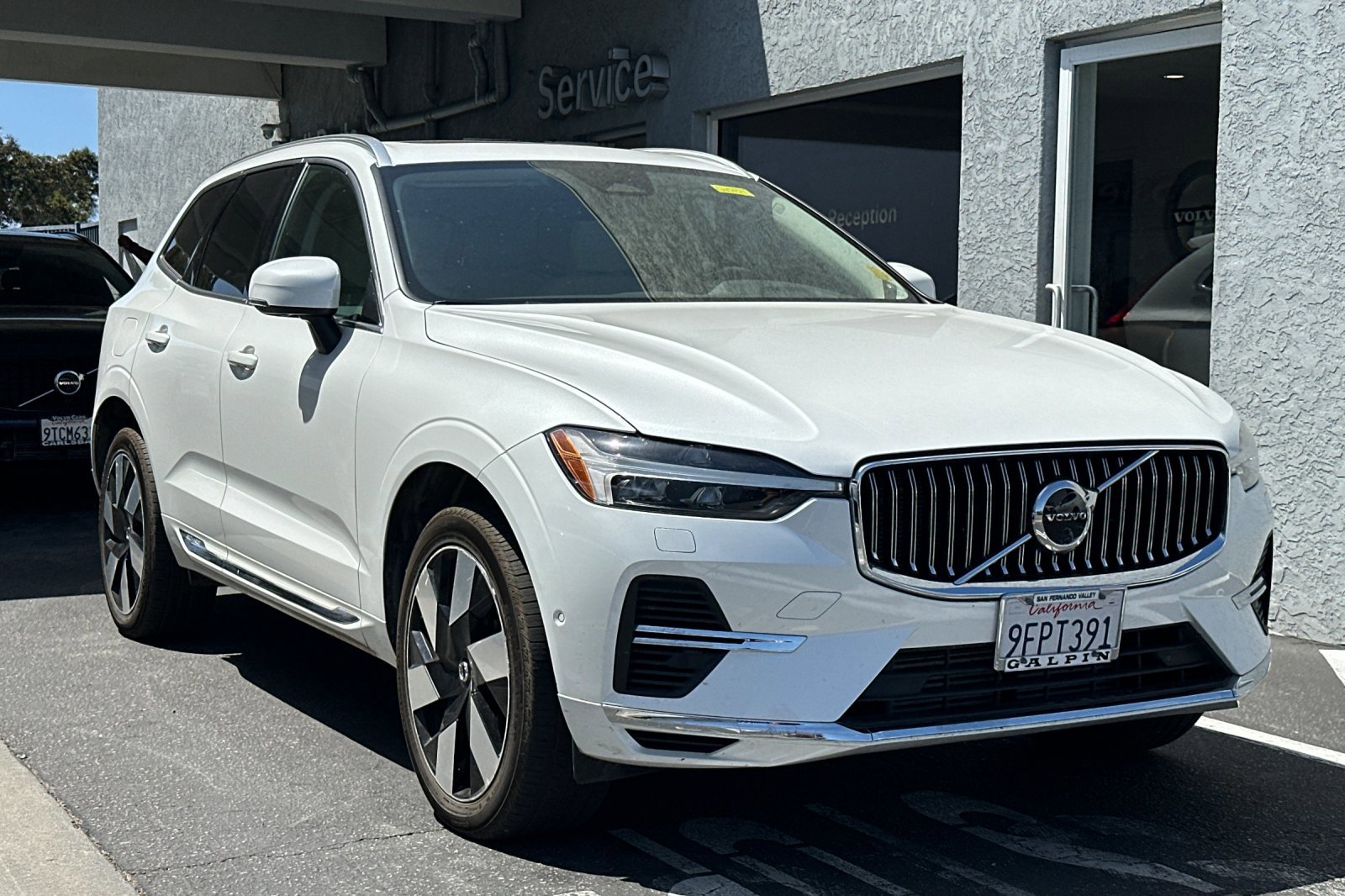 Used 2023 Volvo XC60 T8 Plus image 2