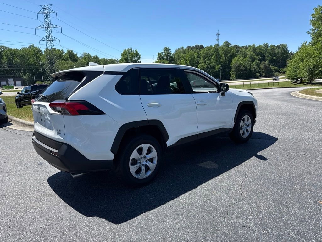 Used 2025 Toyota RAV4 LE AWD/4WD image 5