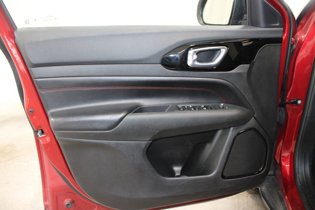 Used 2025 Jeep Compass Trailhawk AWD/4WD image 19