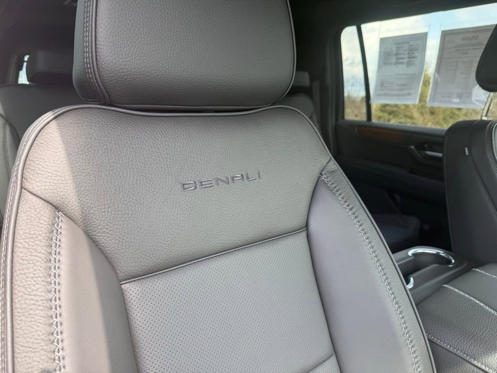 Used 2025 GMC Yukon XL Denali w/ Sun & Power Step Package image 29