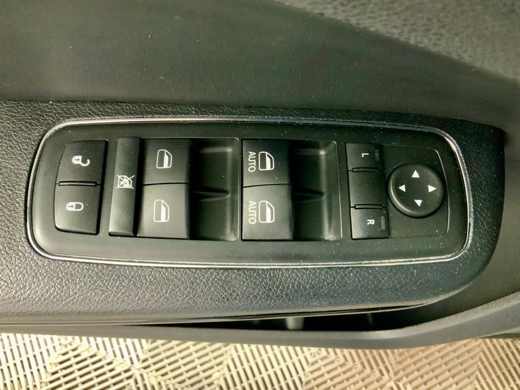 Used 2016 Chrysler 300 S RWD image 14