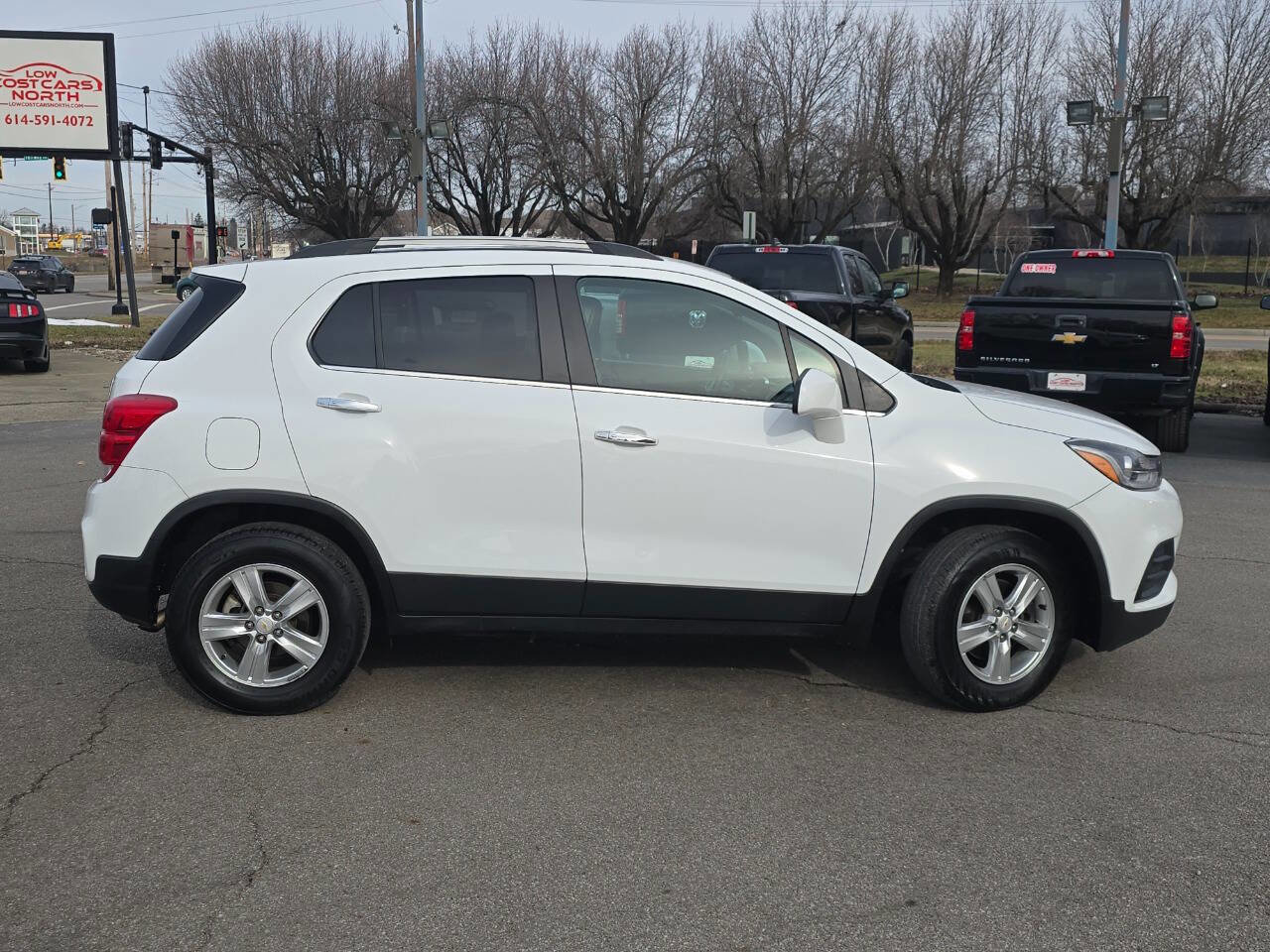 Used 2018 Chevrolet Trax LT w/ LT Convenience Package image 4