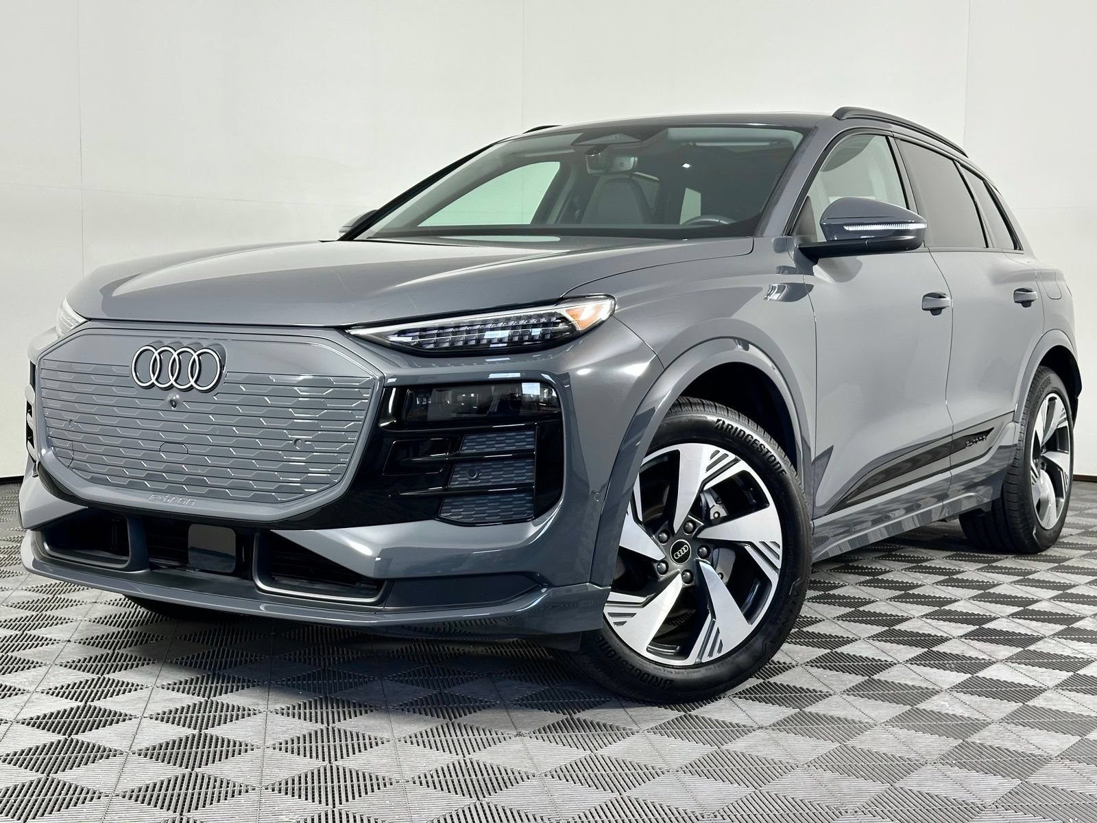 Used 2025 Audi Q6 e-tron Premium Plus w/ Premium Plus AWD/4WD image 42