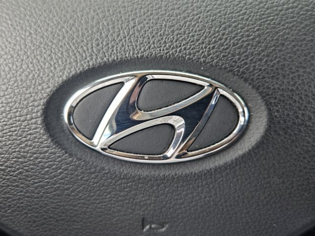 Used 2024 Hyundai Venue SE FWD image 27