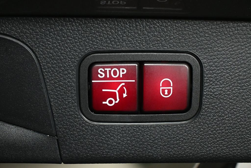 Certified 2022 Mercedes-Benz GLC 300 w/ Premium Package Lite image 31