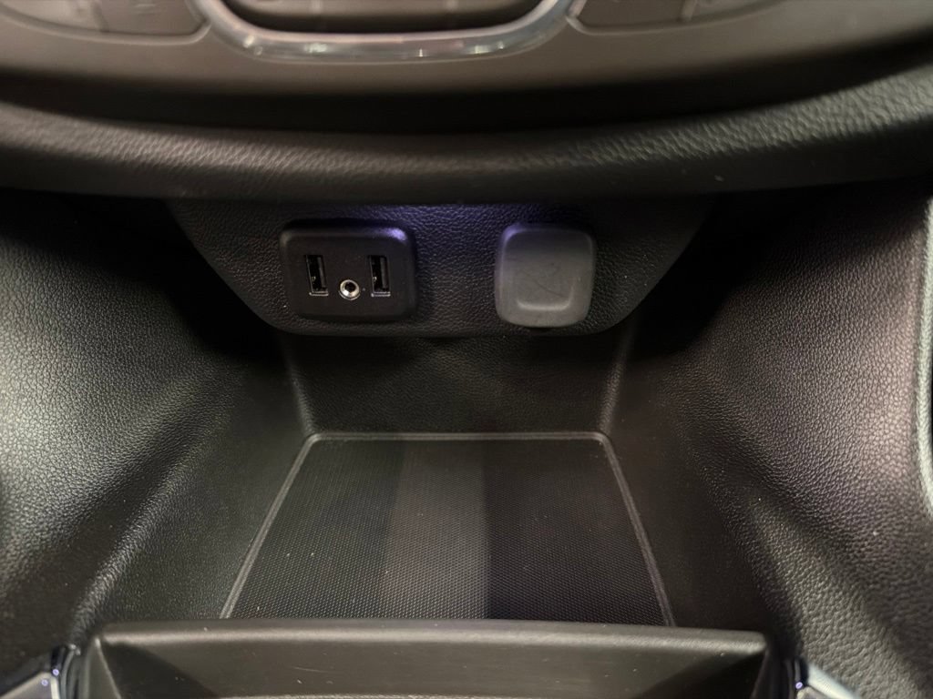 Used 2018 Chevrolet Traverse LT FWD image 15