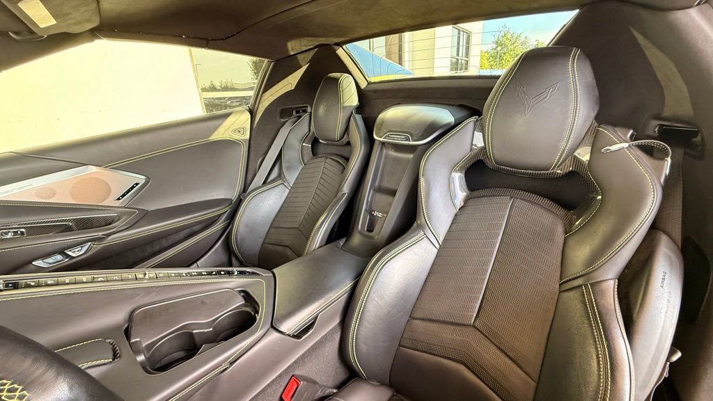 Used 2021 Chevrolet Corvette Stingray Premium Conv w/ Z51 Performance Package RWD image 29