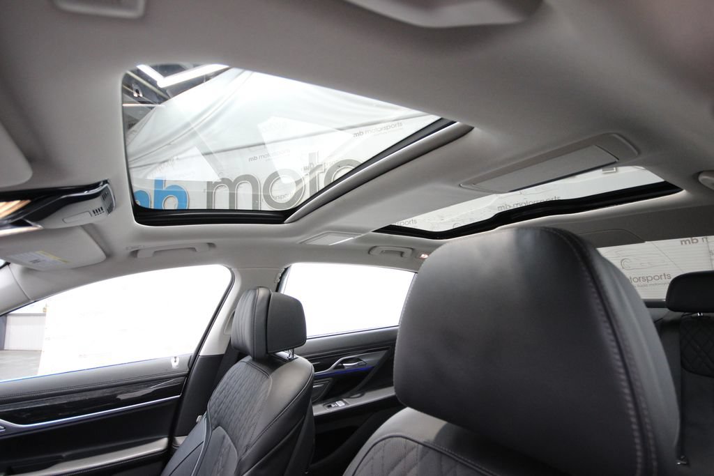 Used 2022 BMW 740i xDrive w/ Premium Package AWD/4WD image 37