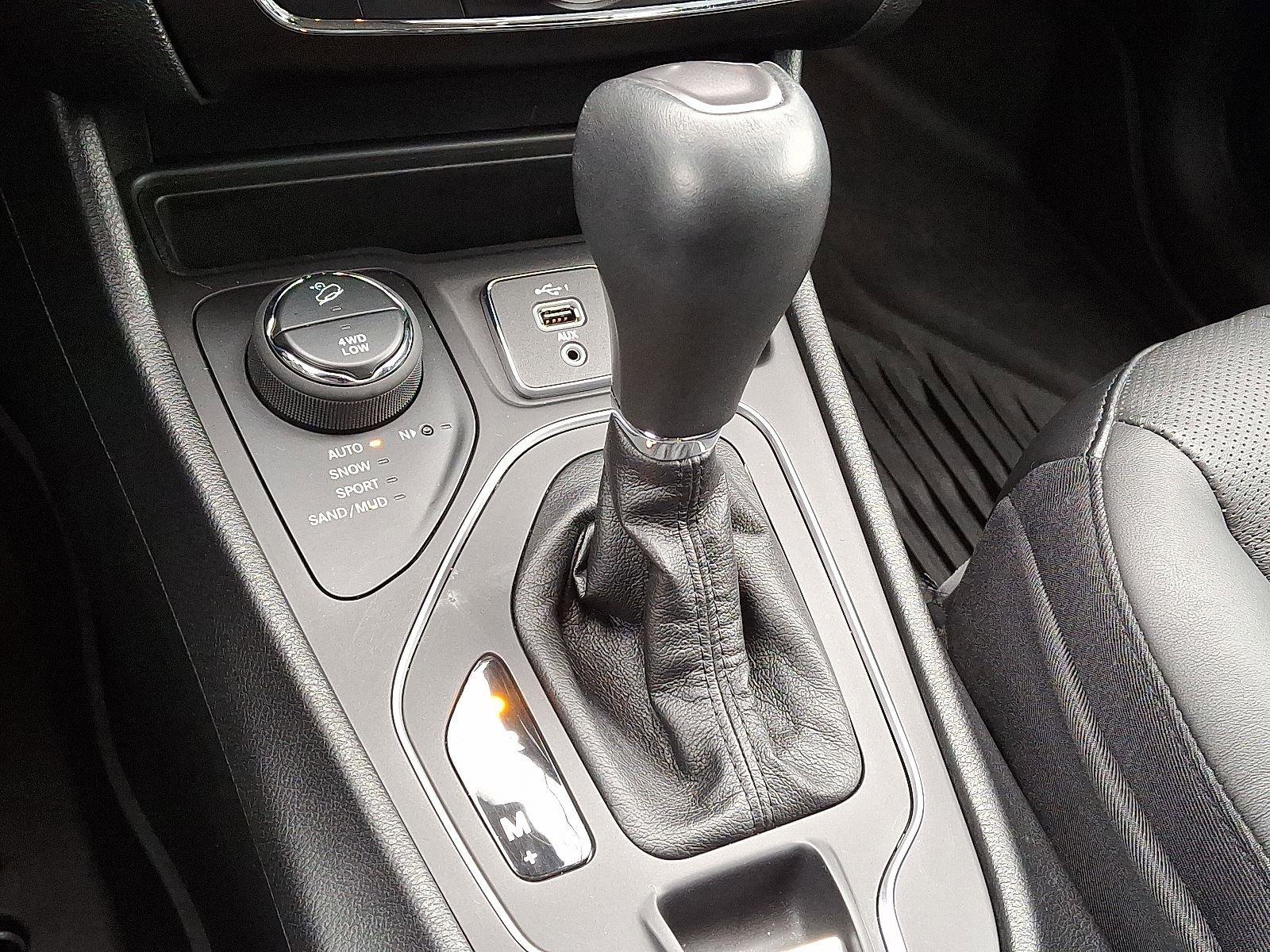 Used 2021 Jeep Cherokee Latitude Lux w/ Comfort/Convenience Group image 13