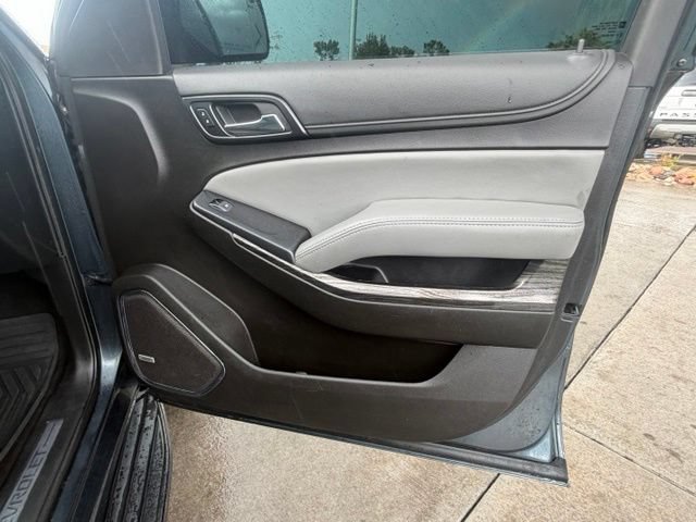 Used 2020 Chevrolet Suburban LT w/ RST Edition AWD/4WD image 31
